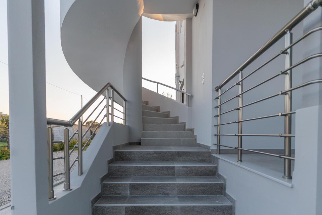 Marvinas Seaside Apartments, Gaia Apartment & Hydor Jacuzzi Apartment Кремасти Экстерьер фото